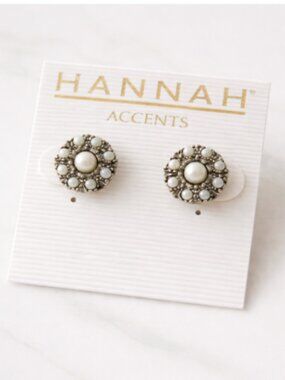 Hannah Accents Pearl Cluster Stud Earrings White Silver Tone Floral Vintage